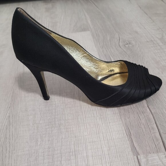 Adrianna Papell Black Satin peep toe heels - Picture 8 of 8
